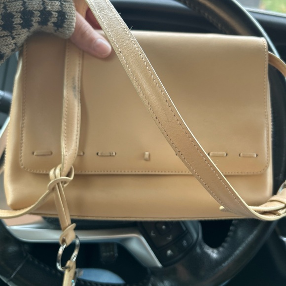Blaine Trump Beige Leather crossbody Handbag - Picture 10 of 10